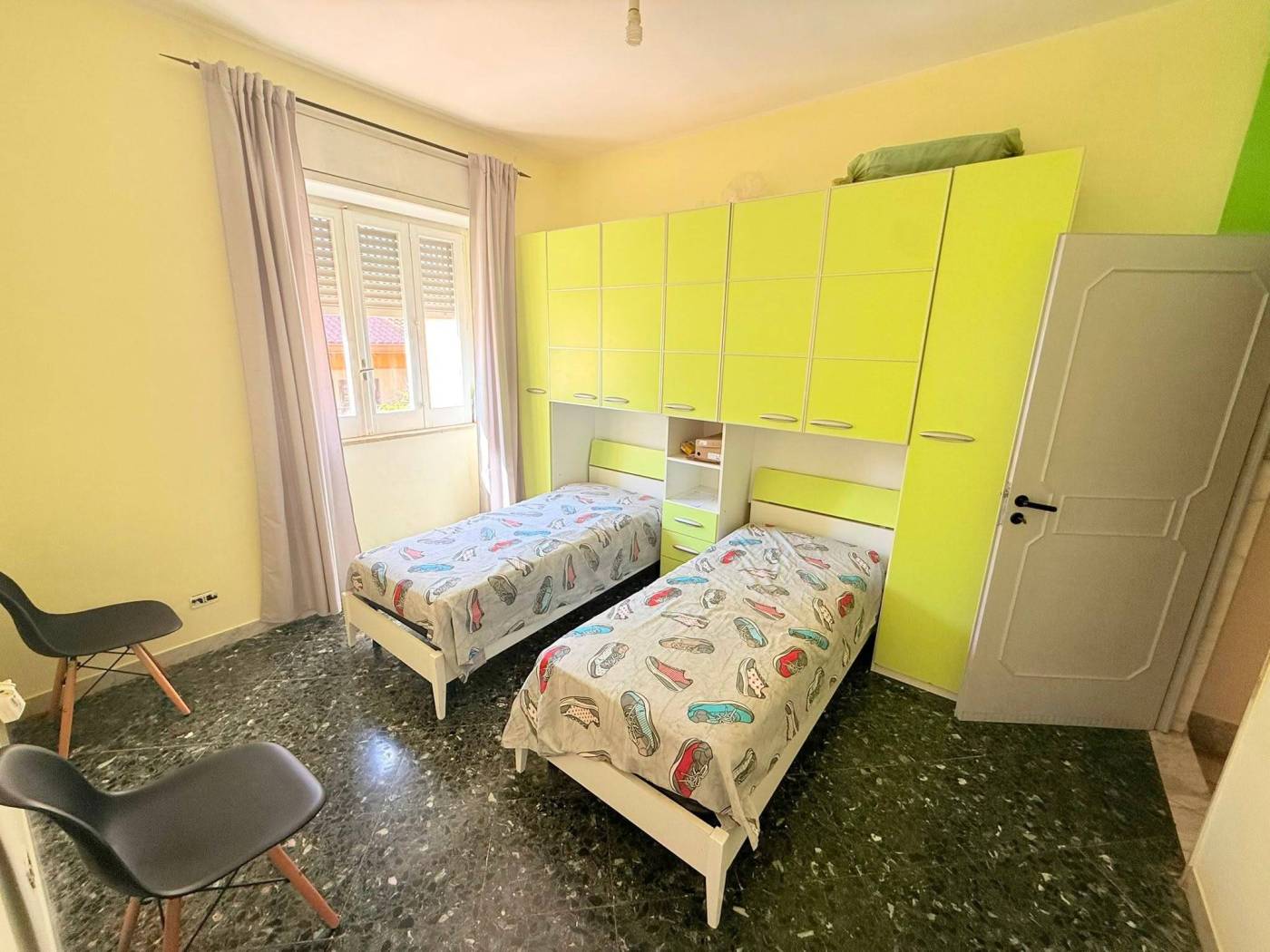 Casa indipendente angolare su 3 livelli